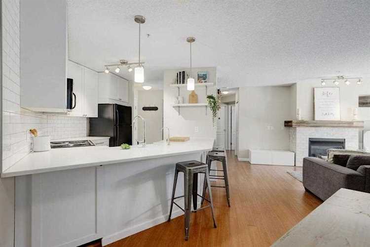 25 Richard Place SW #102 Calgary, AB T3E 7N1