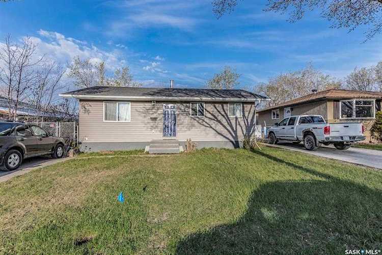 10 Anticknap Bay Regina, SK S4N 4G6