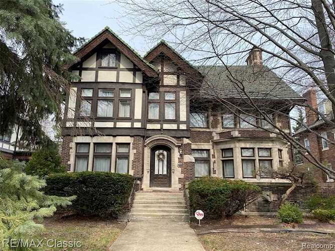 1052 Burns St Detroit, MI 48214 | MLS 2210035169 Photo 1