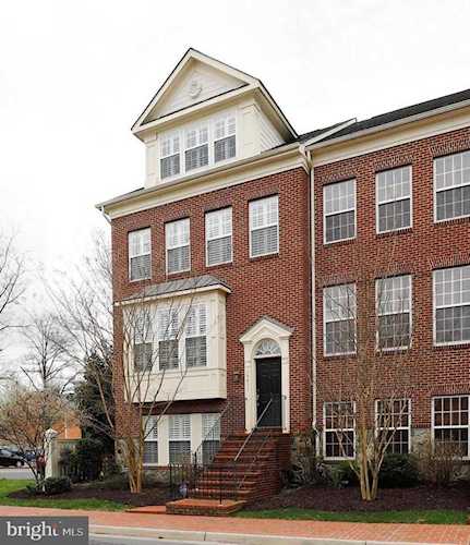 10411 Whitehead St Fairfax, VA 22030 | MLS ® VAFC121278 Photo 1