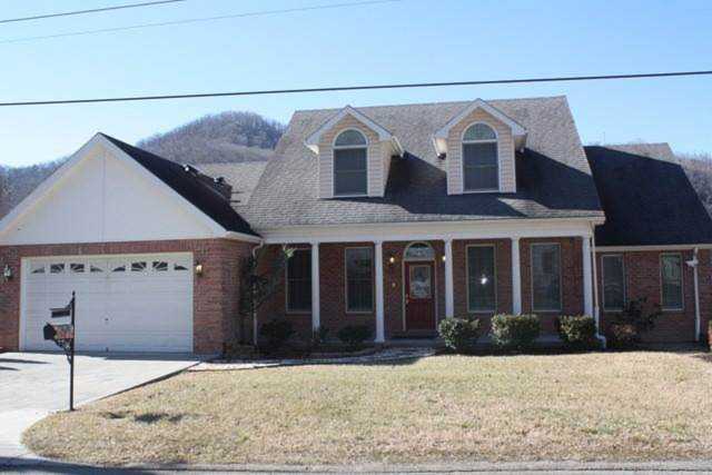 310 Cedar Ave Hinton, WV 25951