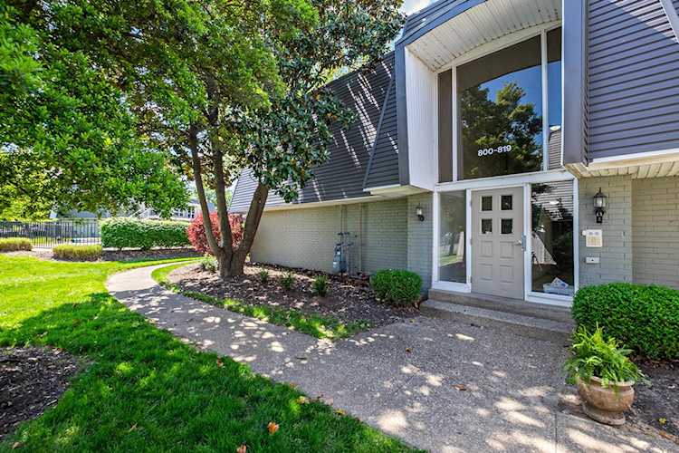 814 La Fontenay Ct Louisville, KY 40223