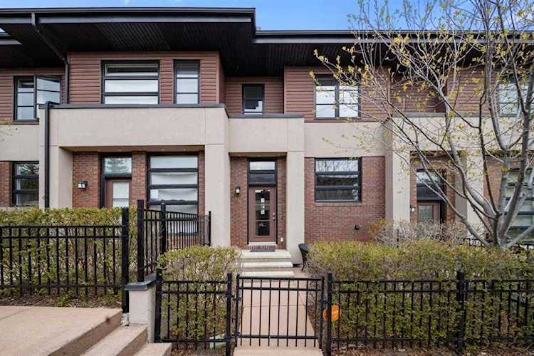 175 Aspen Hills Villas SW Calgary, AB T3H 0H8
