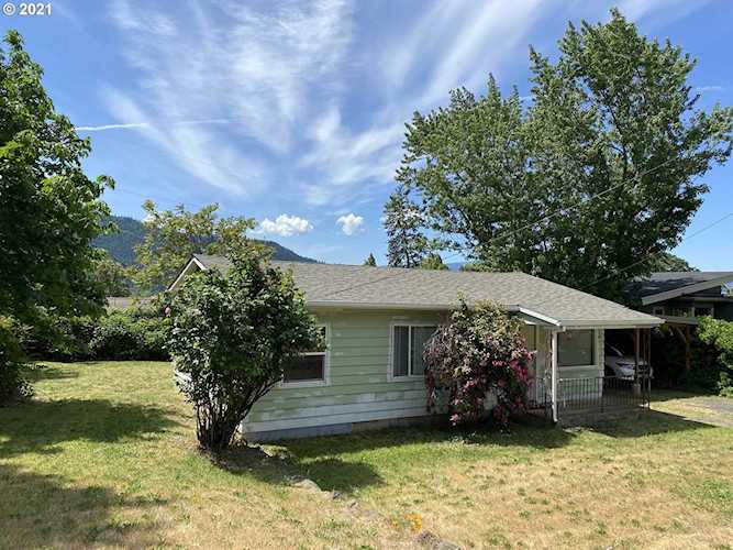 315 W Jefferson St Bingen, WA 98605