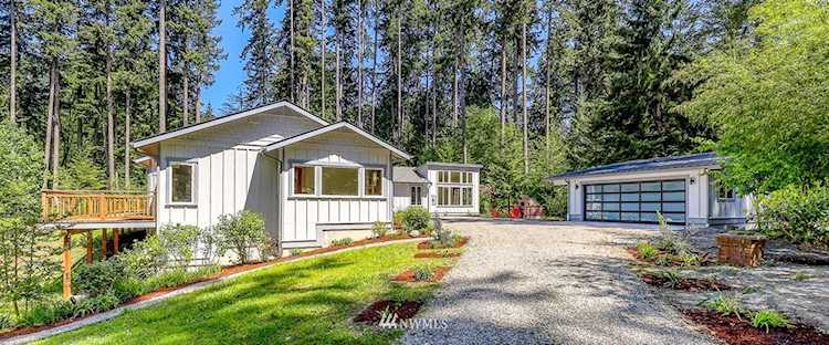 10004 NE Beach Crest Dr Bainbridge Island, WA 98110