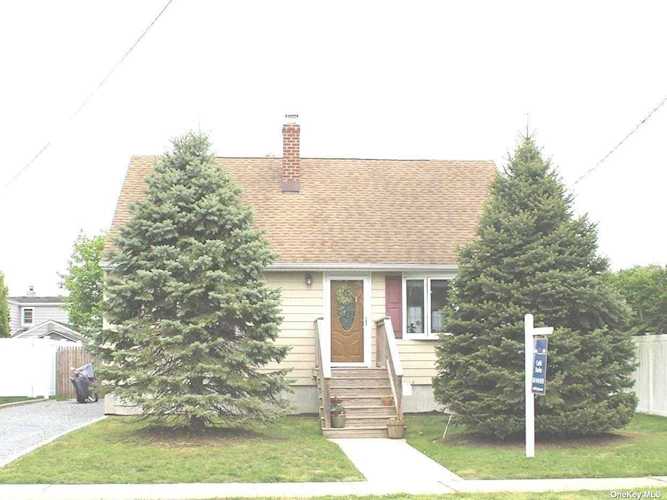 49 Mortimer Avenue Babylon, NY 11702