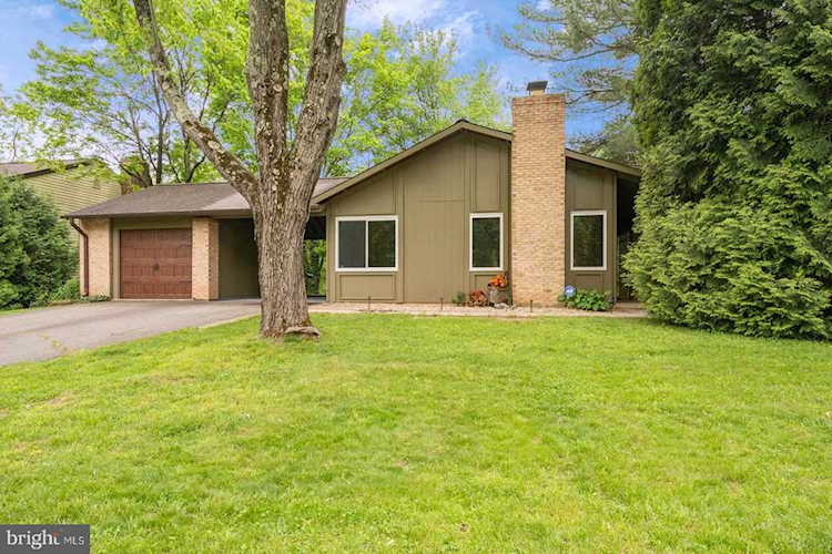 25 Running Brook Ln Sterling, VA 20164 | MLS ® VALO436840 Photo 1