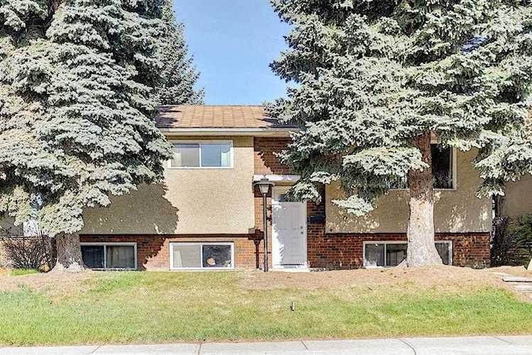 15 Huntham Rd NE Calgary, AB T2K 4E9