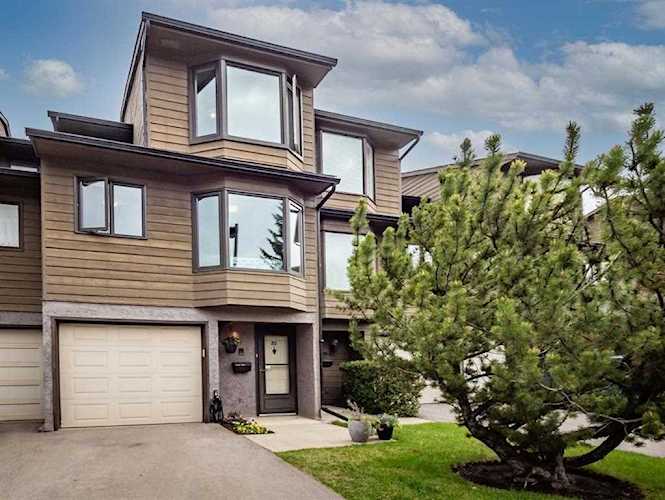 23 Glamis Dr SW #20 Calgary, AB T3E 6S3