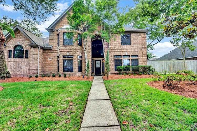 217 Oak Creek Dr League City, TX 77573