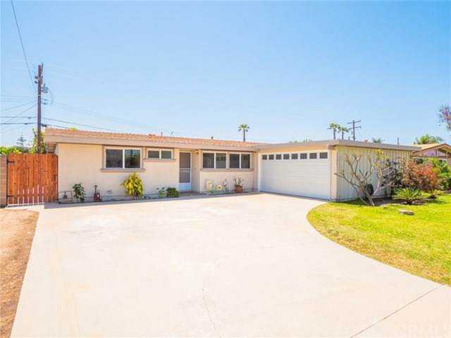 9582 Crestwood Ln Anaheim, CA 92804