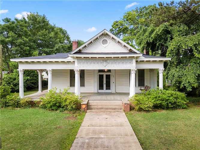 304 N 6th St Opelika, AL 36801