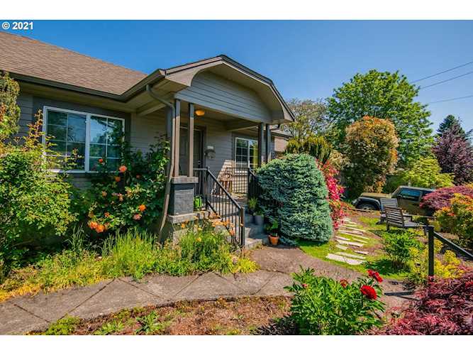 7657 SE Market St Portland, OR 97215