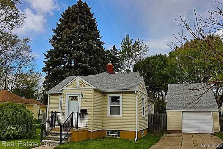 1027 E 13 Mile Rd Royal Oak, MI 48073 | MLS 2210035622 Photo 1