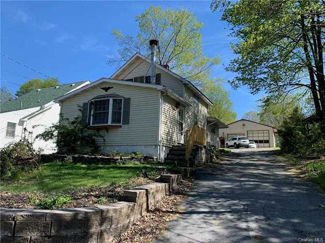 28 Farries Avenue Florida, NY 10921