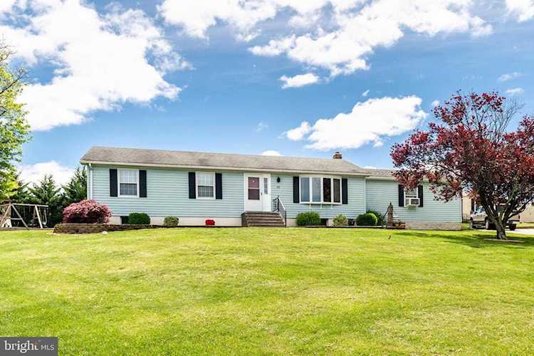 25 Windsor Ct Littlestown, PA 17340