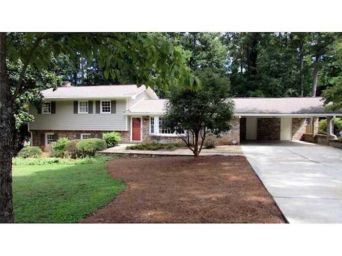 1584 Chateau Dr, Dunwoody, GA. 30338 | MLS #6884105 | $540,000 Photo 1
