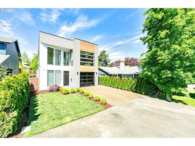2711 SE 63rd Ave Portland, OR 97206