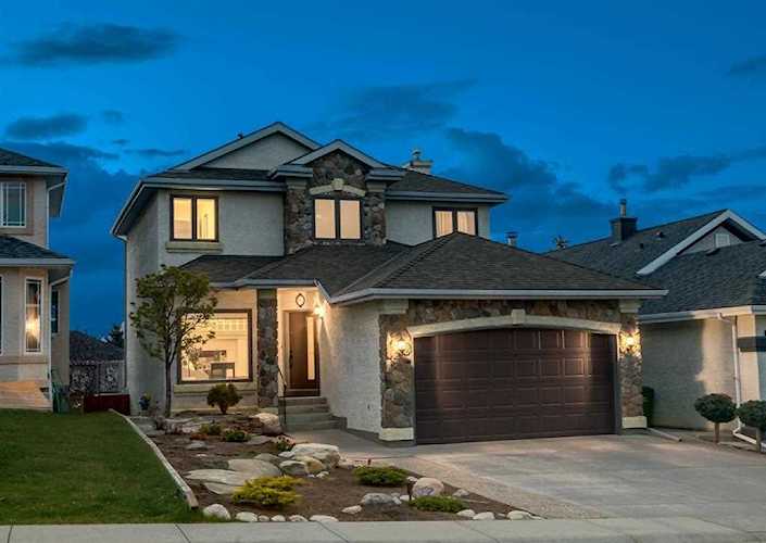 105 Patterson Hill SW Calgary, AB T3H 3J3