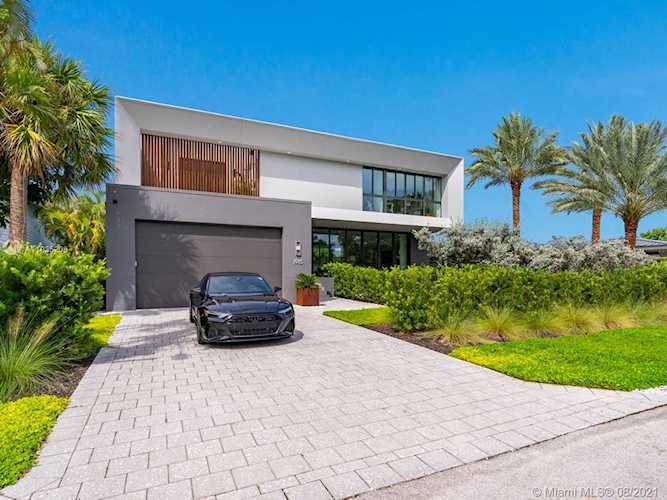 1915 NE 117th Rd North Miami, FL 33181