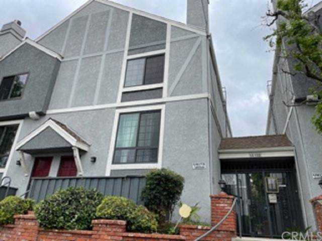 18102 Burbank Blvd #31 Tarzana, CA 91356