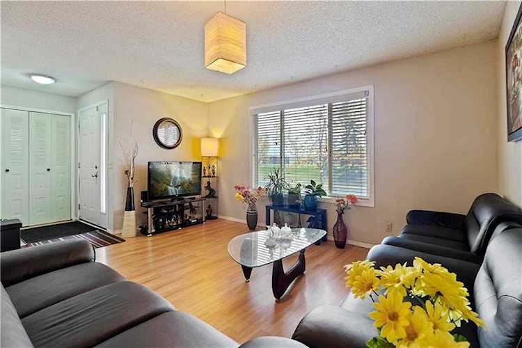 220 Falworth Way NE Calgary, AB T3J 1E8