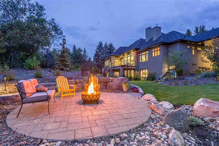 23 Wedgewood Crescent Edmonton, AB T6M 2N4