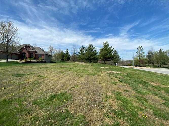 800 SE Cedrus Ln Blue Springs, MO 64014