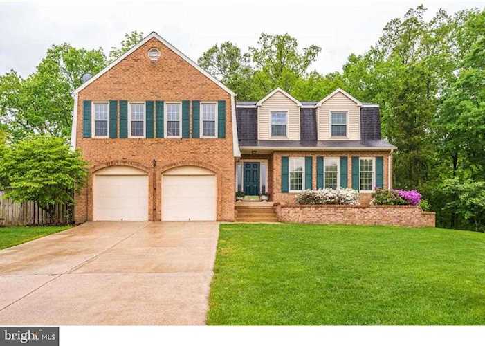 36 Lipscomb Ct Sterling, VA 20165