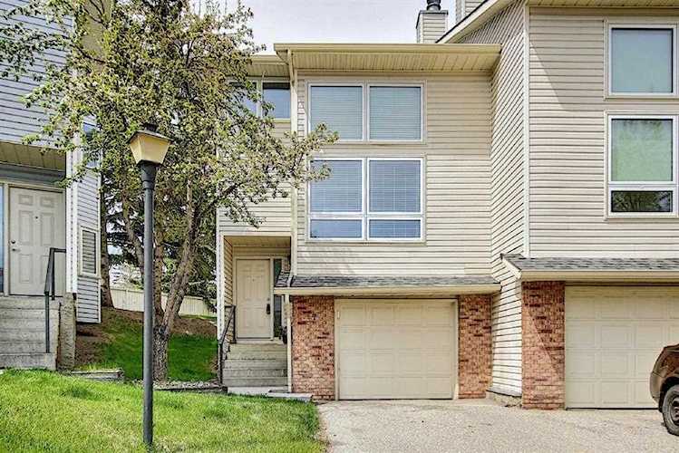 7 Millrise Ln SW Calgary, AB T2Y 2C2