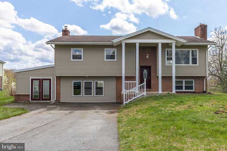 36 Brindle Dr Fayetteville, PA 17222