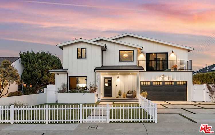 7886 Truxton Ave Los Angeles, CA 90045