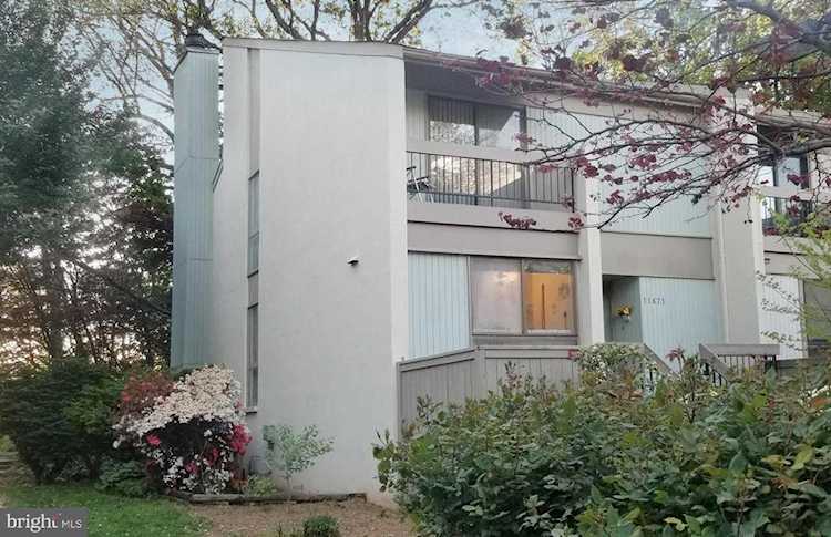 11671 Newbridge Ct Reston, VA 20191 | MLS ® VAFX1200246 Photo 1