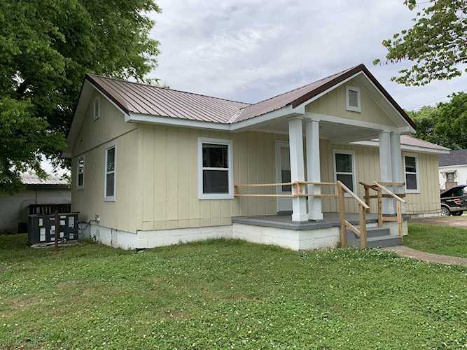 636 S 3rd St Pulaski, TN 38478