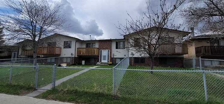 1215 44 St SE #E Calgary, AB T2A 5E6