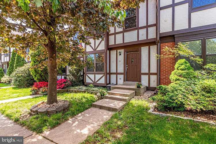 11 Millard Ct For Sale in Sterling Photo 1