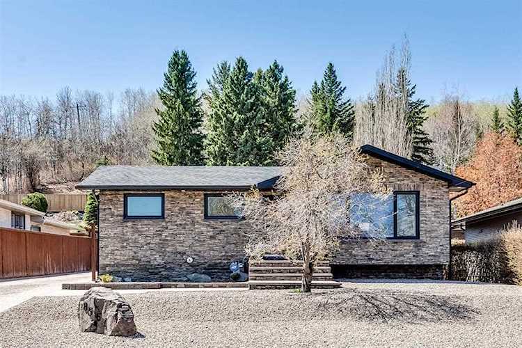 8567 33 Ave NW Calgary, AB T3B 1M2