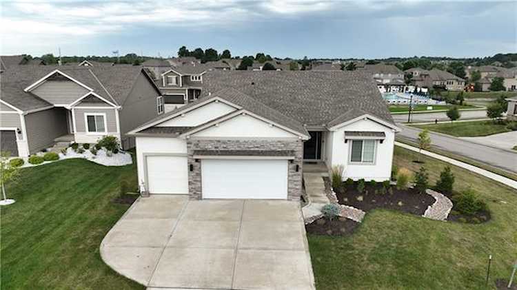 9023 SE 1st Street Ct Blue Springs, MO 64064