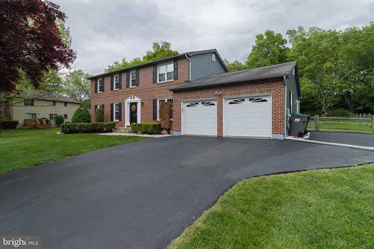 34 Nathalie Ct Hockessin, DE 19707
