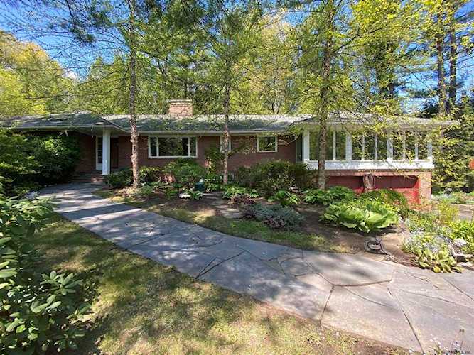 33 Upper Font Grove Rd Slingerlands, NY 12159