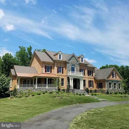 5990 Saint Catherines Ln Lorton, VA 22079 | MLS ® VAFX1194286 Photo 1