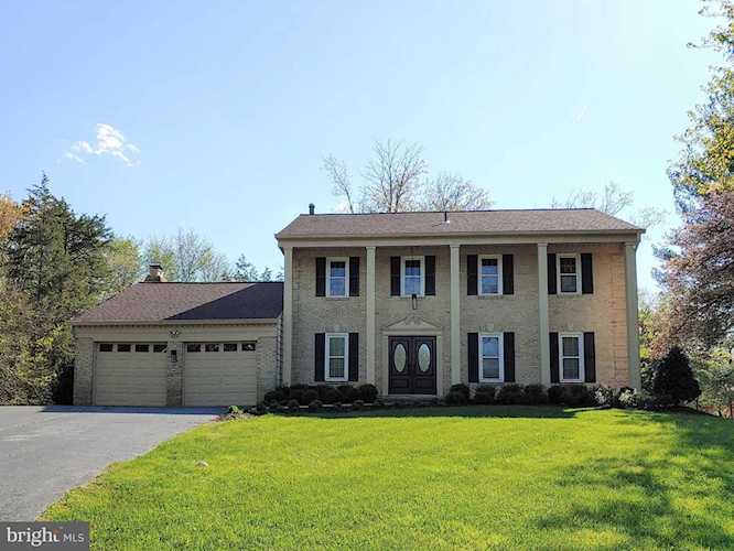 925 Holly Blossom Ct Great Falls, VA 22066 | MLS ® VAFX1201234 Photo 1