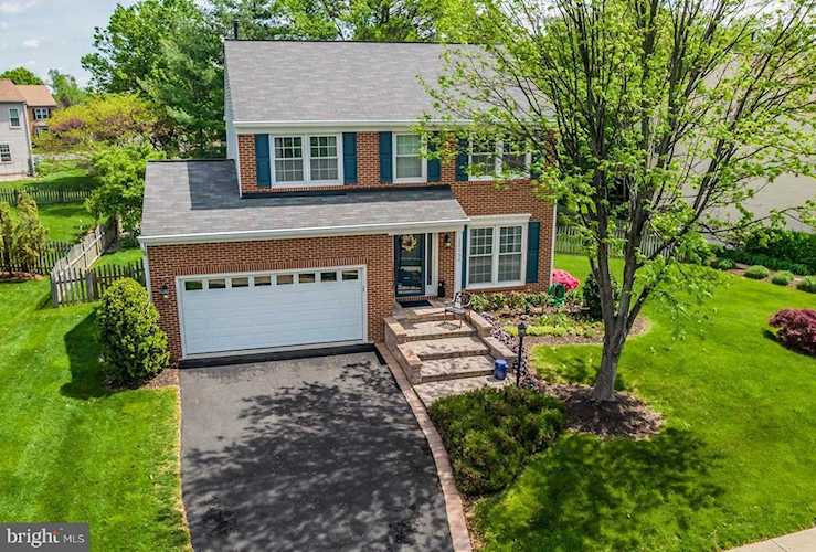 20752 Dewberry Ct Ashburn, VA 20147 | MLS ® VALO437976 Photo 1