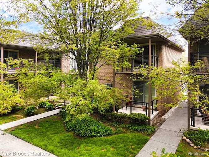 1723 E 14 Mile Rd Unit D Birmingham, MI 48009 | MLS 2210036314 Photo 1
