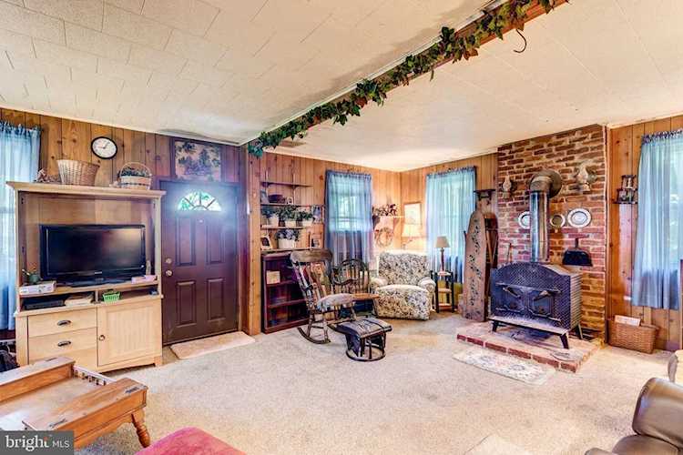 2225 White Hall Rd Littlestown, PA 17340