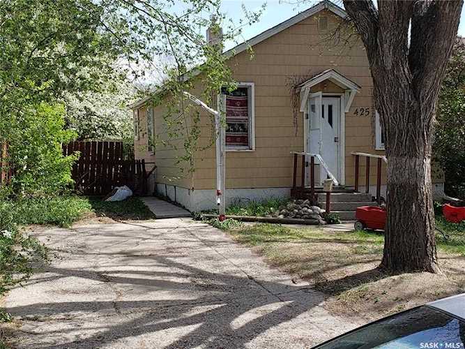 425 Robinson St Regina, SK S4R 3R5