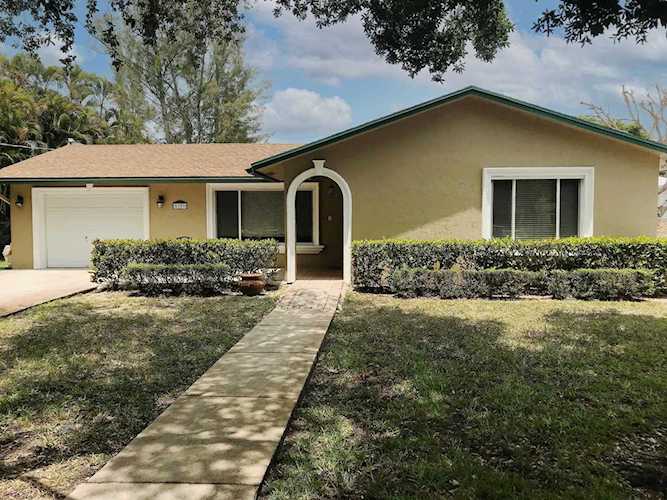 5389 Canal Drive Lake Worth, FL 33463