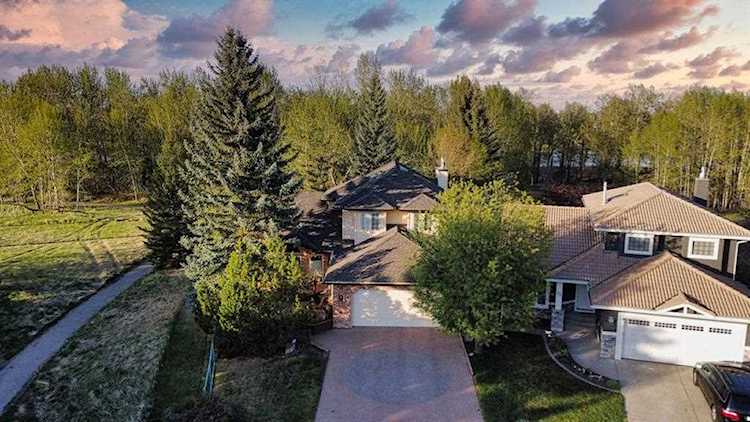 29 Deer River Green SE Calgary, AB T2J 7A2