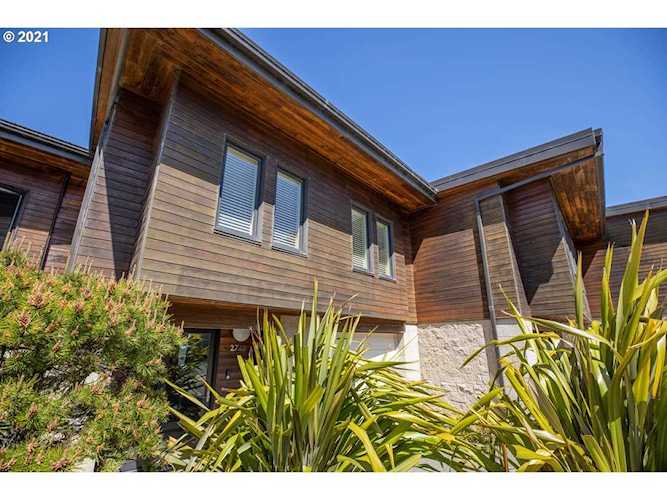 2748 Colony Cir Bandon, OR 97411