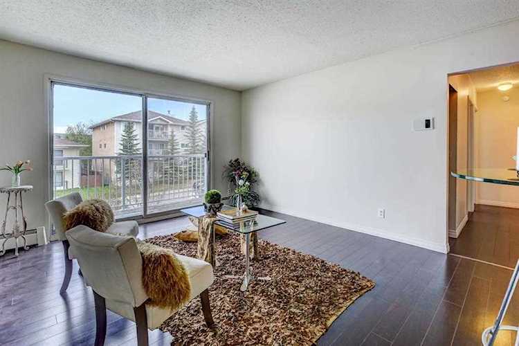 4328 75 St NW #8 Calgary, AB T3B 2M8